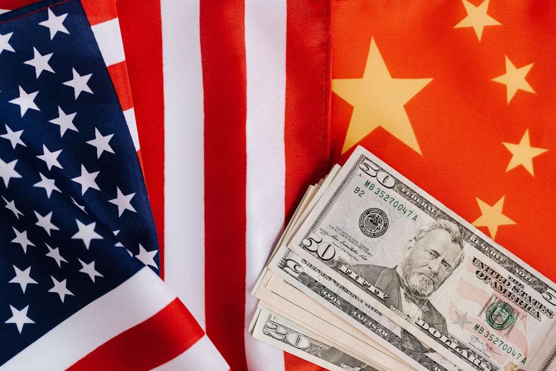 US‑China tech export restrictions 2025: Impact on supply chains!